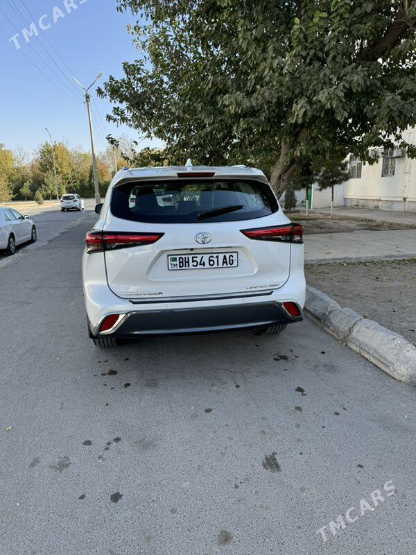 Toyota Highlander 2021 - 680 000 TMT - Арзув - img 4
