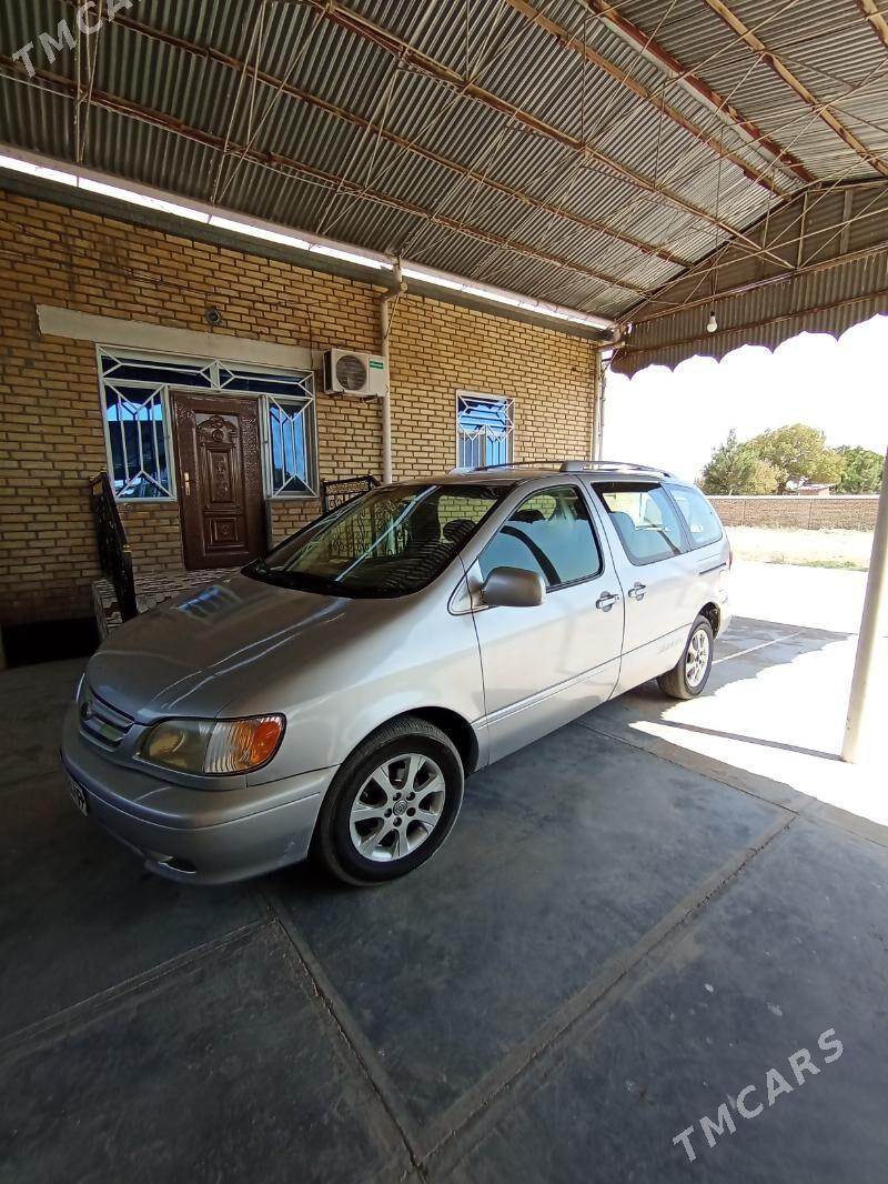 Toyota Sienna 2001 - 140 000 TMT - Байрамали - img 1