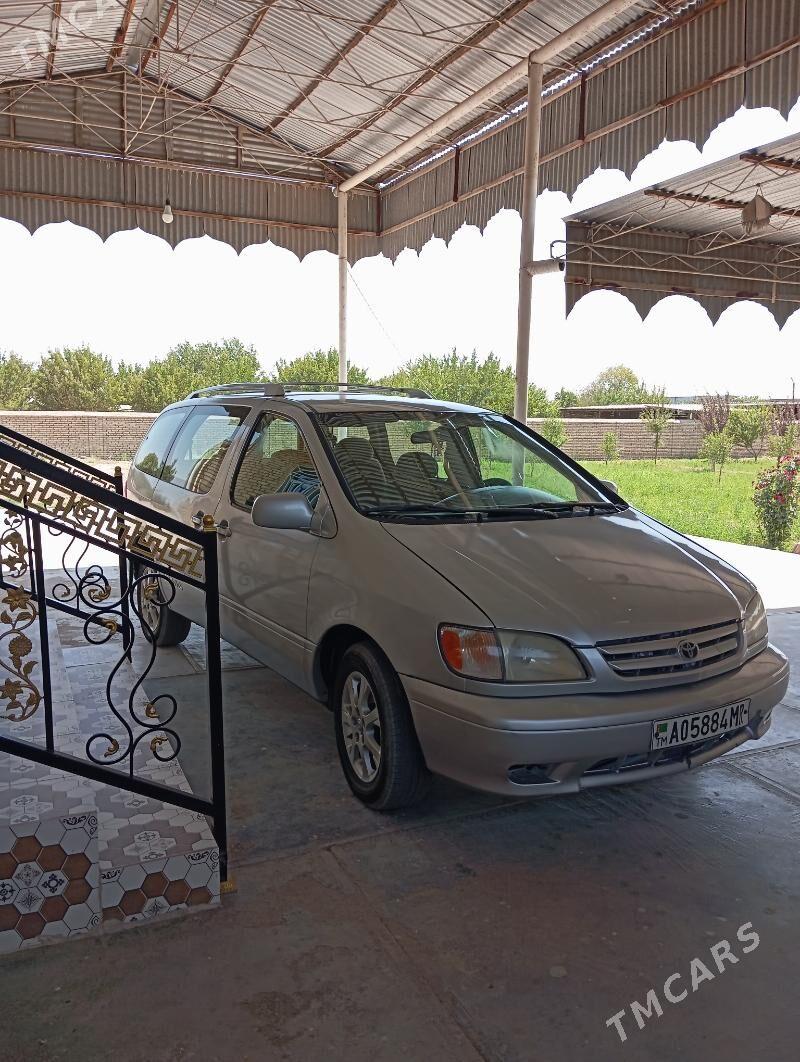 Toyota Sienna 2001 - 140 000 TMT - Байрамали - img 2