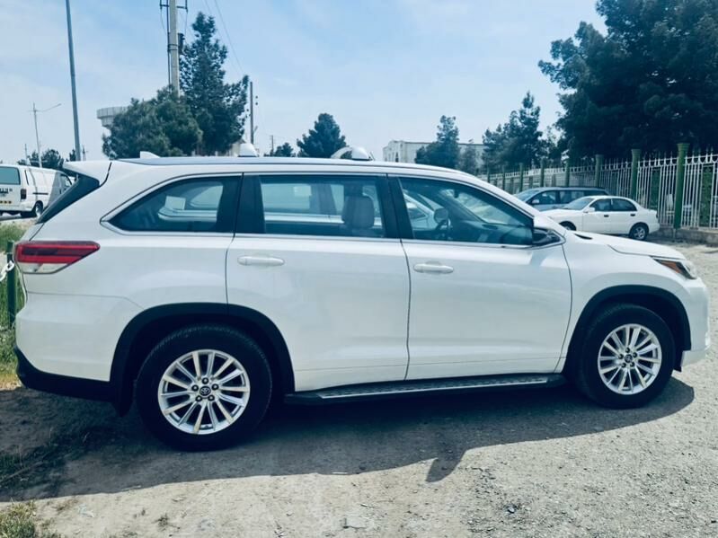 Toyota Highlander 2018 - 440 000 TMT - Байрамали - img 7
