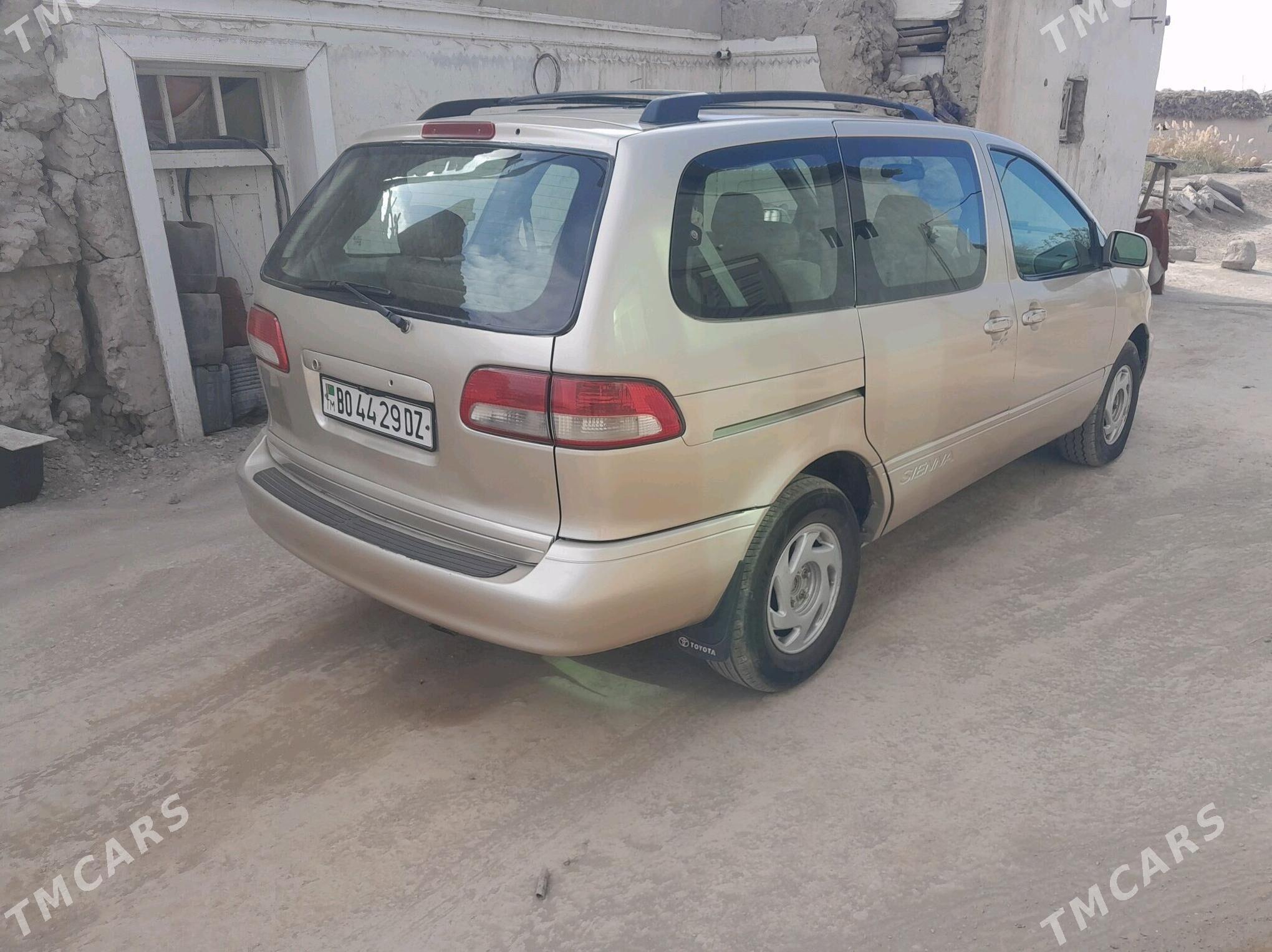Toyota Sienna 2001 - 145 000 TMT - Дашогуз - img 4