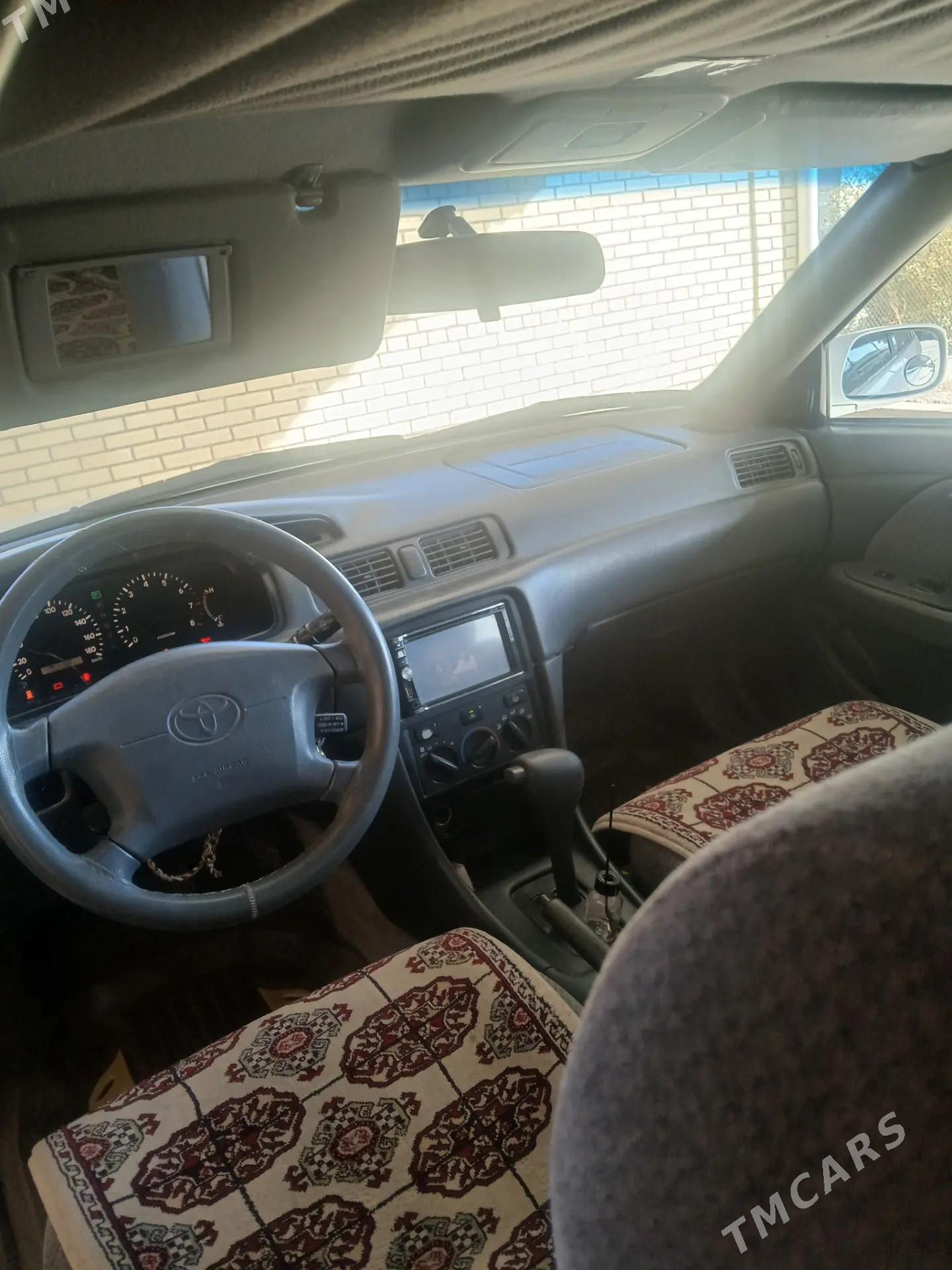 Toyota Camry 2001 - 180 000 TMT - Baýramaly - img 4