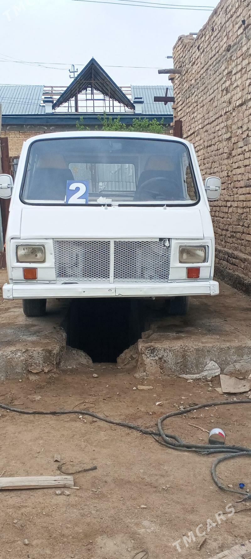 Raf Latvia 1995 - 30 000 TMT - Чарджоу - img 5