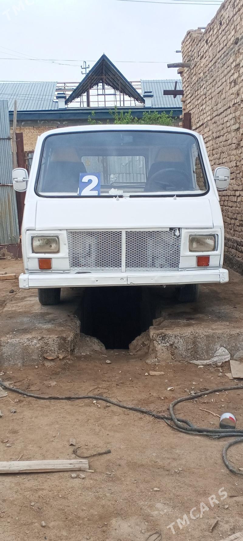 Raf Latvia 1995 - 30 000 TMT - Чарджоу - img 2