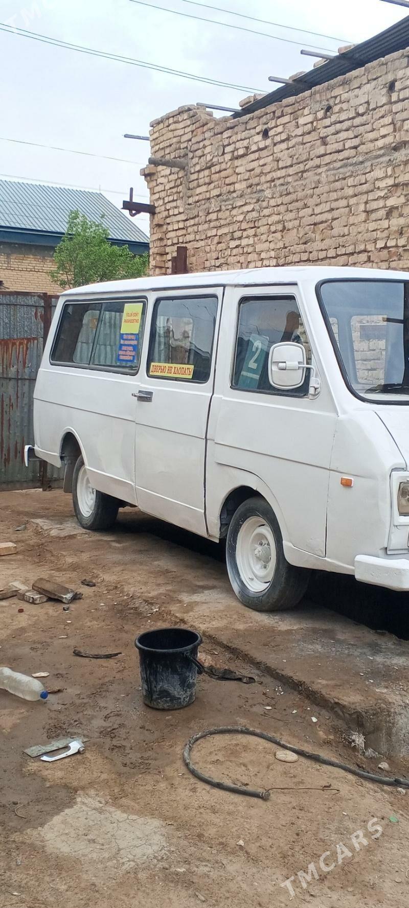 Raf Latvia 1995 - 30 000 TMT - Чарджоу - img 3