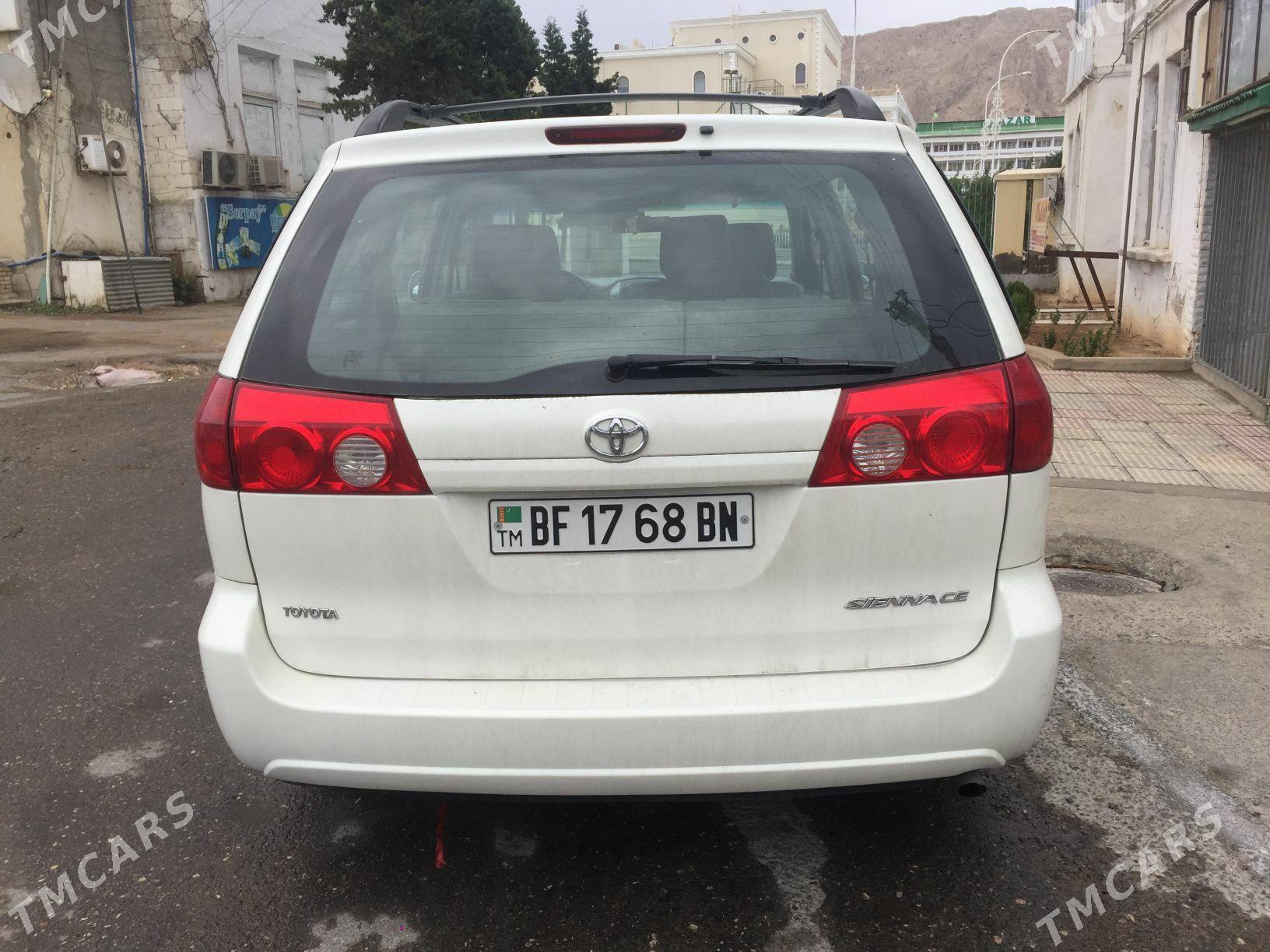 Toyota Sienna 2009 - 220 000 TMT - Туркменбаши - img 4