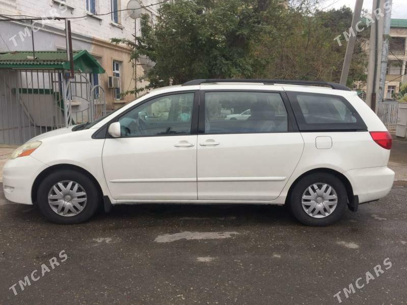 Toyota Sienna 2009 - 220 000 TMT - Туркменбаши - img 3
