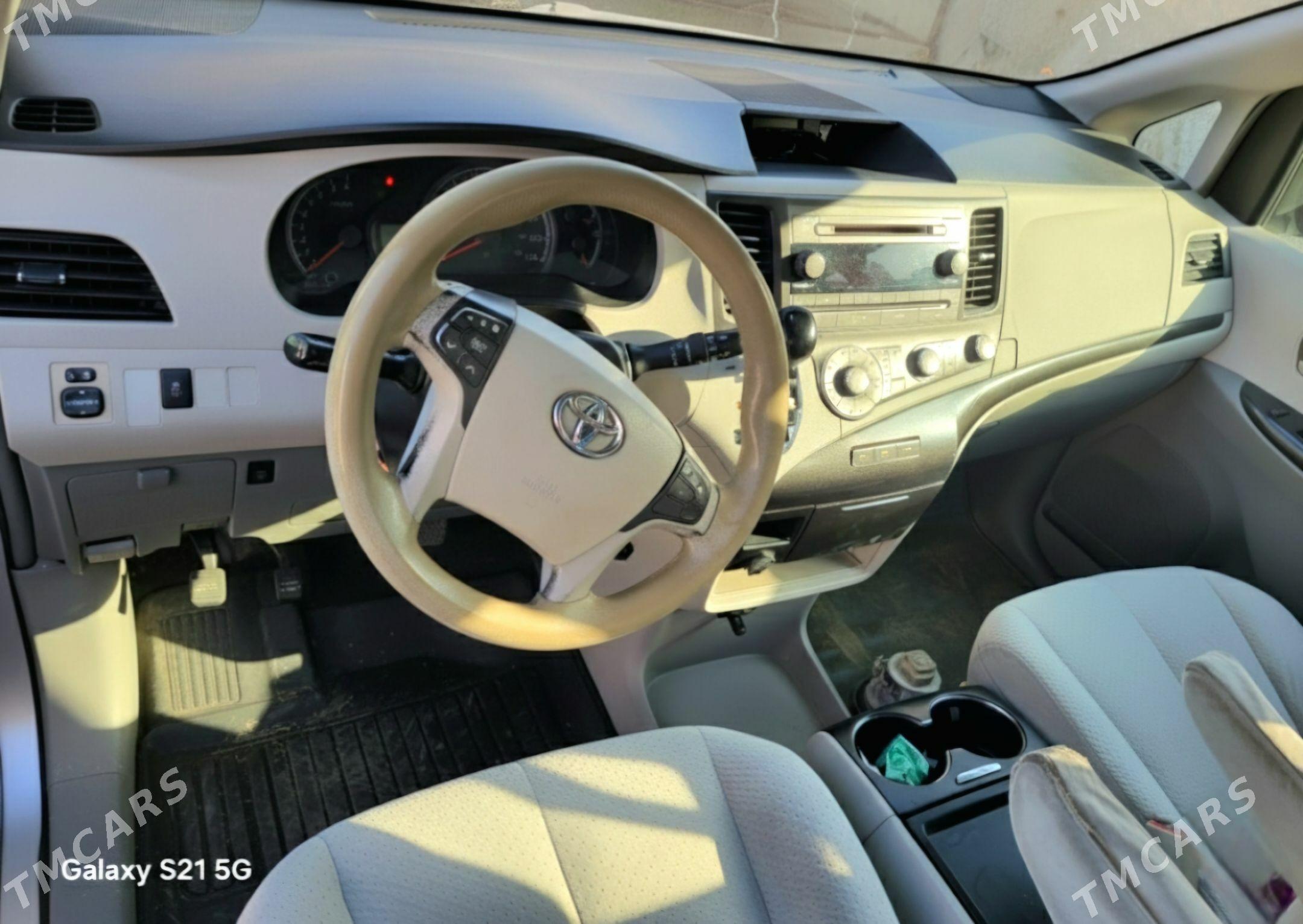 Toyota Sienna 2010 - 285 000 TMT - Мары - img 4