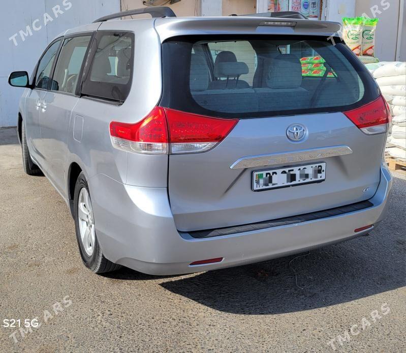 Toyota Sienna 2010 - 285 000 TMT - Мары - img 2