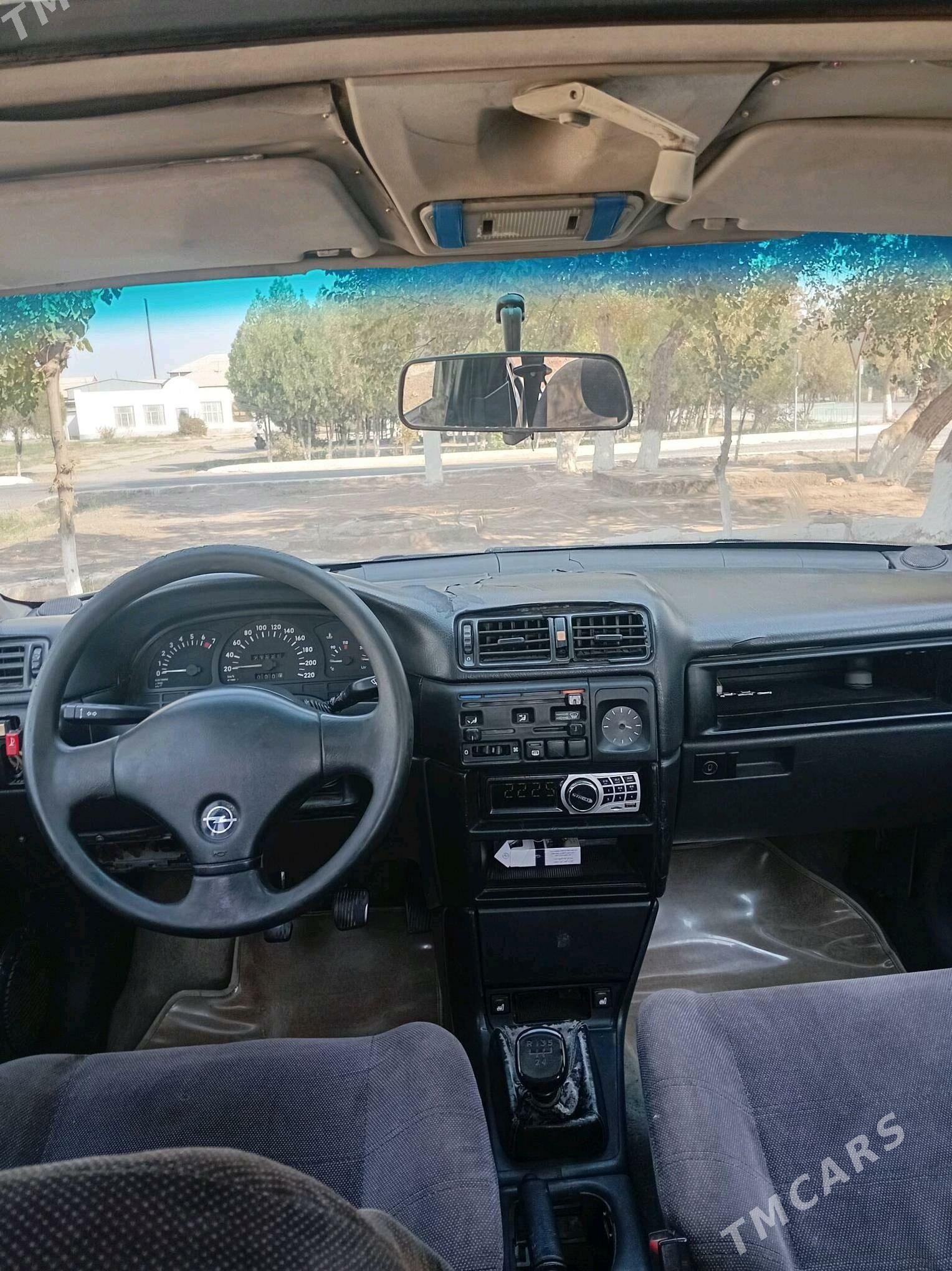 Opel Vectra 1991 - 37 000 TMT - Теджен - img 2