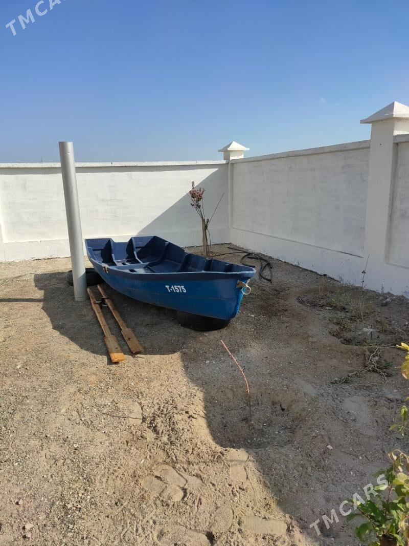 лодка - Туркменбаши - img 1