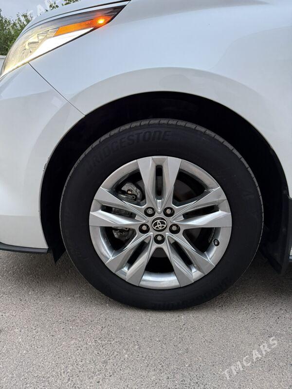 Toyota Sienna 2022 - 705 000 TMT - Ашхабад - img 8