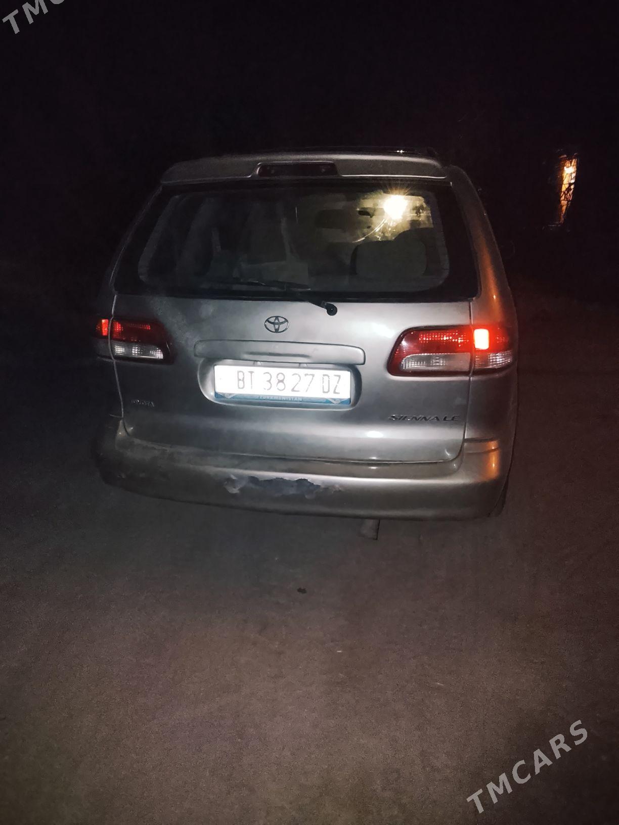 Toyota Sienna 2001 - 150 000 TMT - Шабатский этрап - img 1