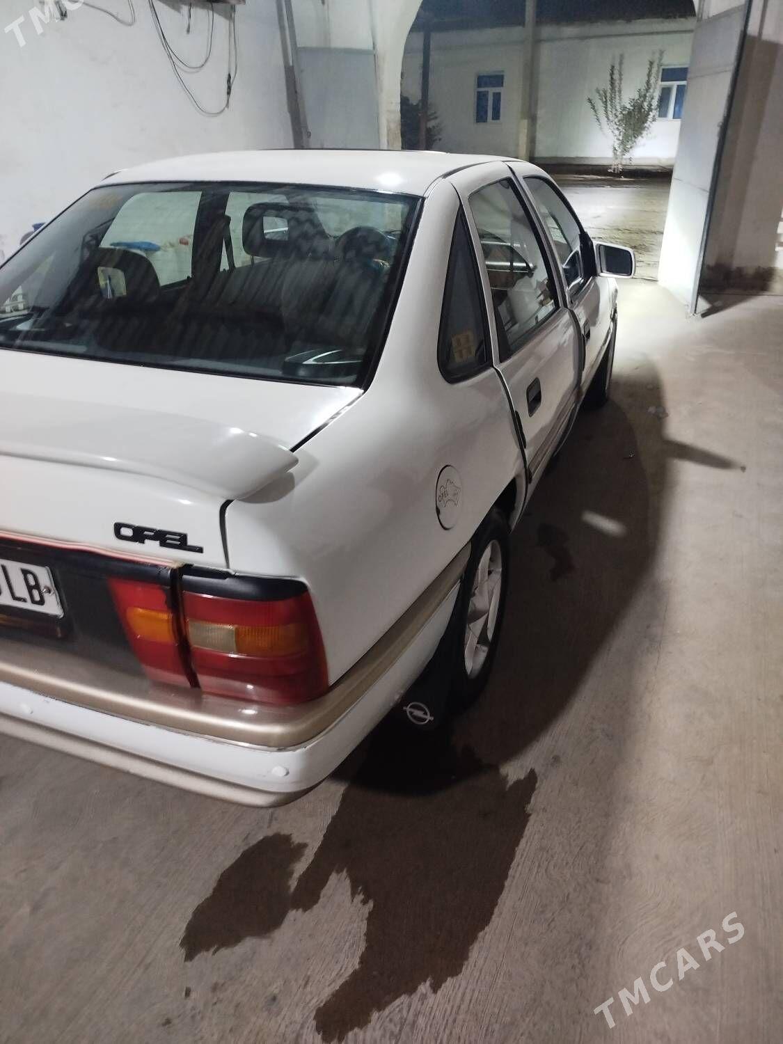 Opel Vectra 1990 - 50 000 TMT - Saýat - img 5