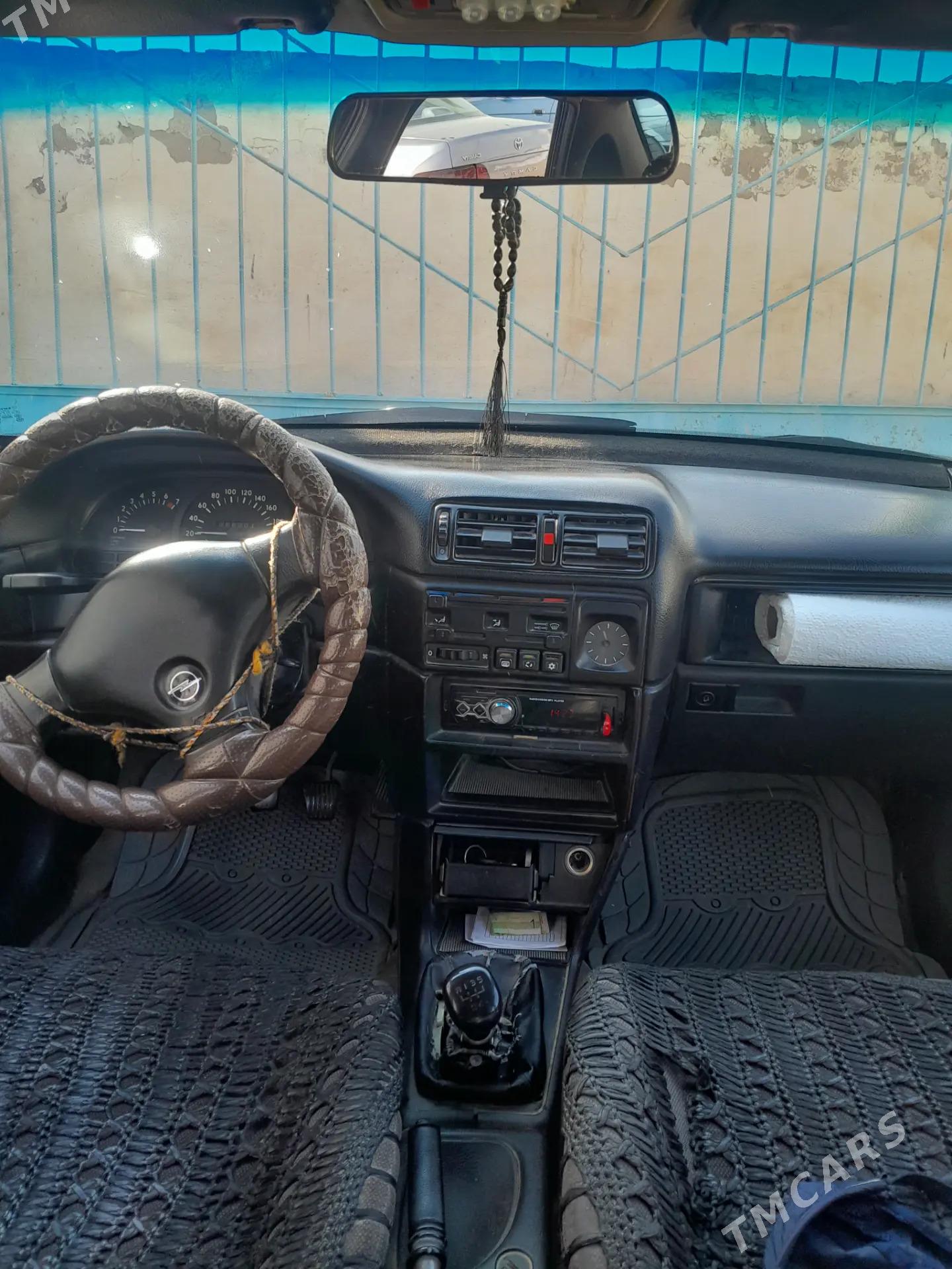 Opel Vectra 1991 - 36 000 TMT - Сакарчага - img 4