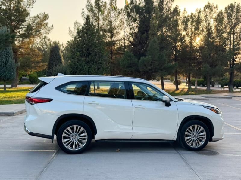 Toyota Highlander 2021 - 495 000 TMT - Ашхабад - img 4