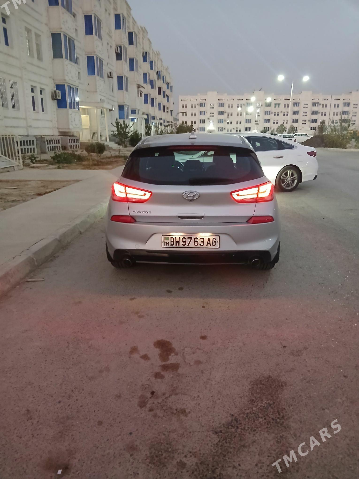 Hyundai Elantra GT 2017 - 207 000 TMT - Ашхабад - img 10