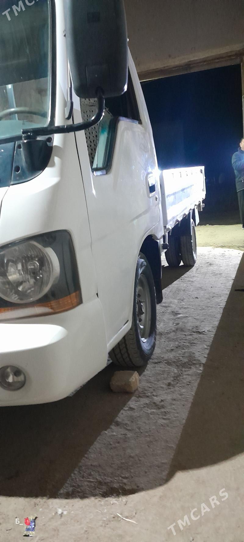 Kia Bongo 2003 - 125 000 TMT - Şabat etr. - img 1