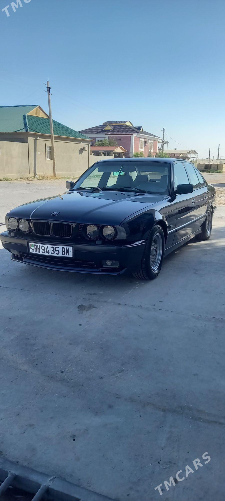 BMW E34 1998 - 105 000 TMT - Балканабат - img 1