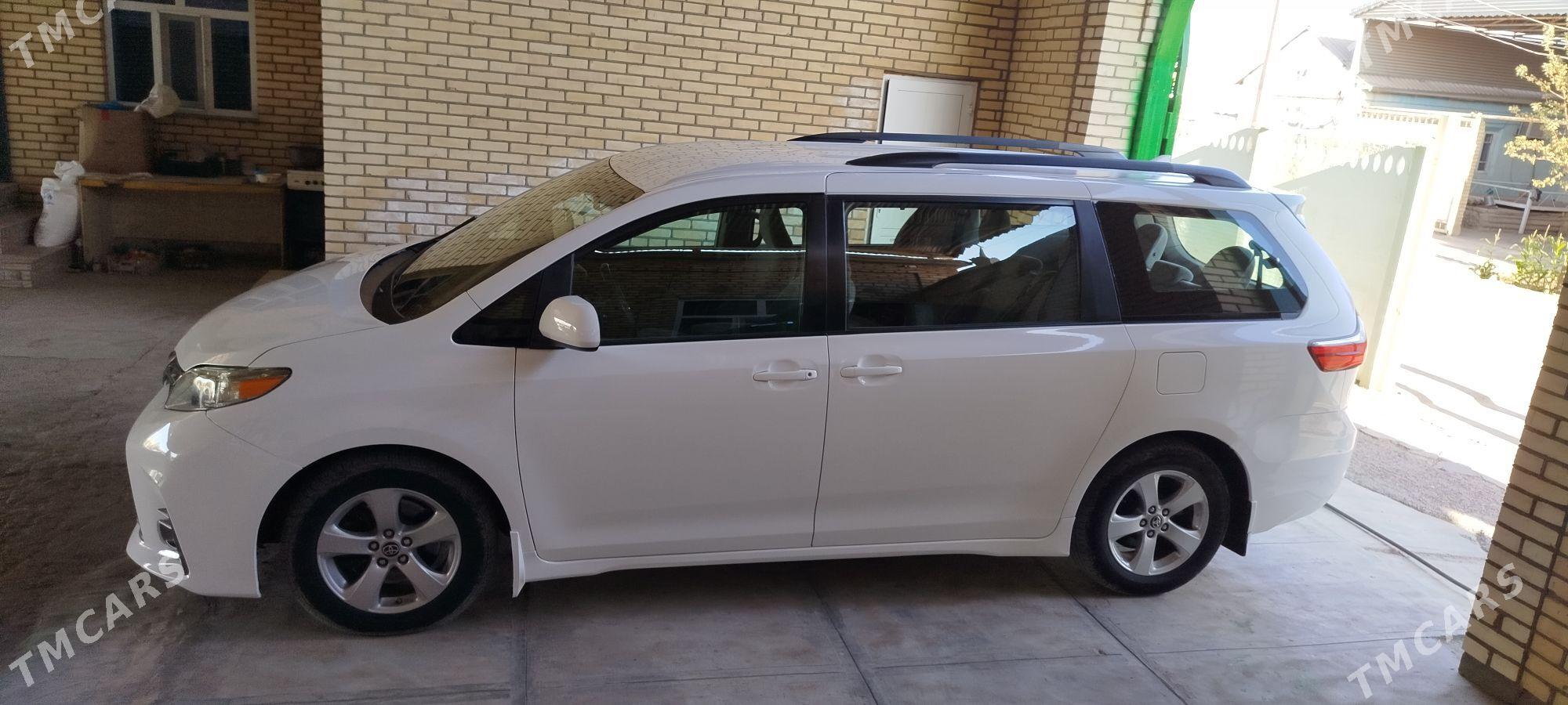 Toyota Sienna 2020 - 400 000 TMT - Мары - img 7