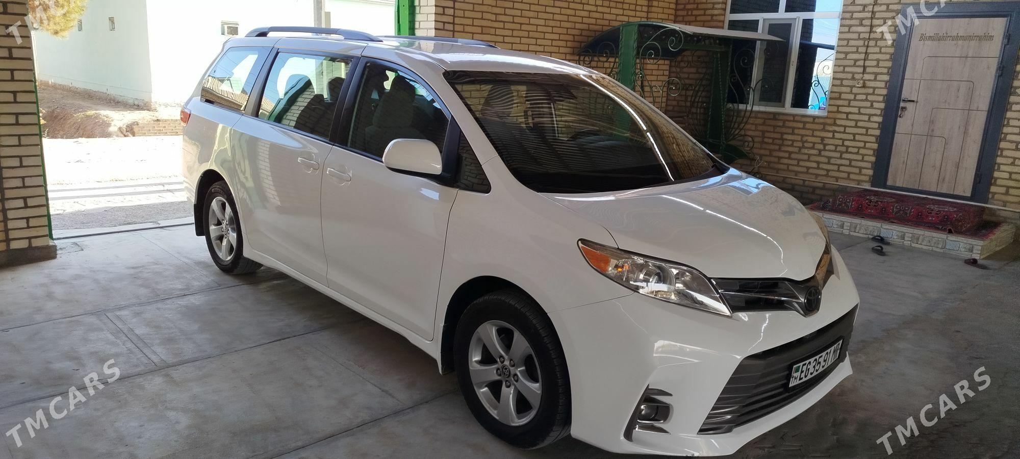 Toyota Sienna 2020 - 400 000 TMT - Мары - img 6