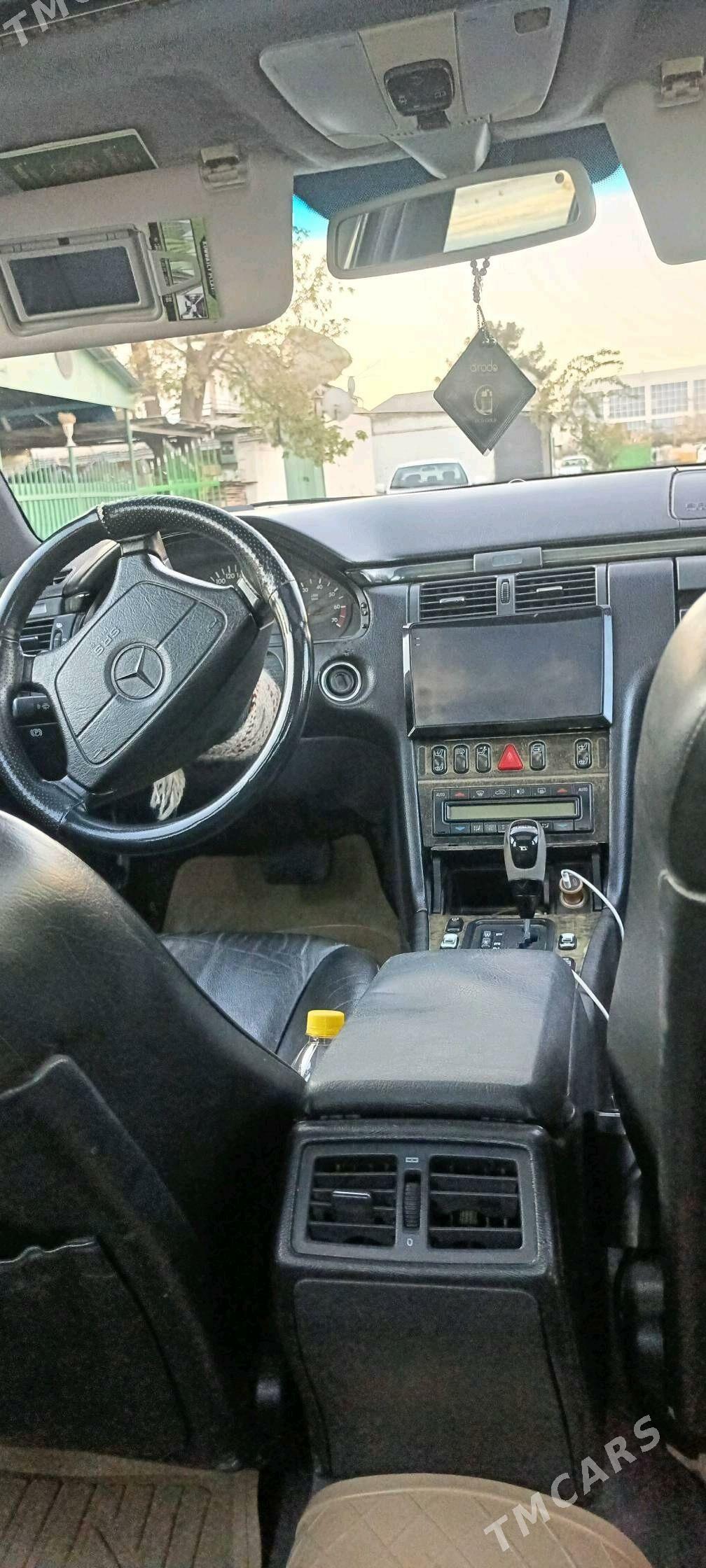 Mercedes-Benz E320 1998 - 110 000 TMT - Änew - img 7