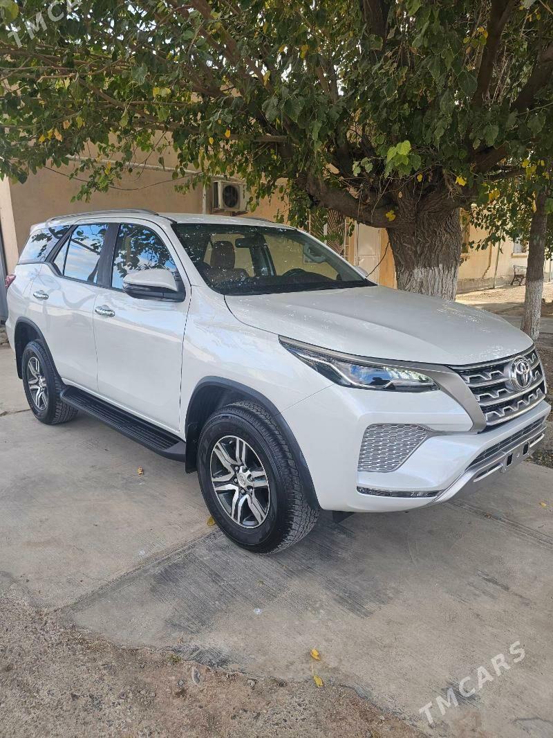 Toyota Fortuner 2024 - 590 000 TMT - ул. Подвойского (Битарап Туркменистан шаёлы) - img 2