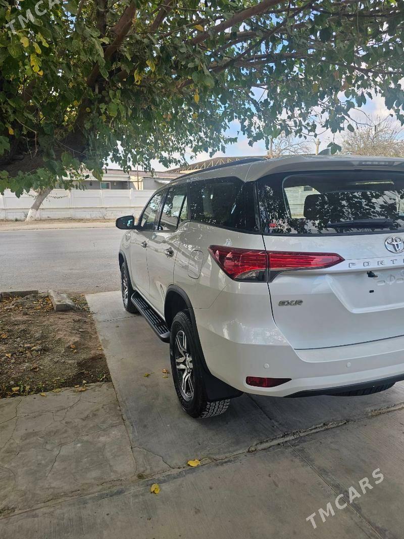 Toyota Fortuner 2024 - 590 000 TMT - ул. Подвойского (Битарап Туркменистан шаёлы) - img 4