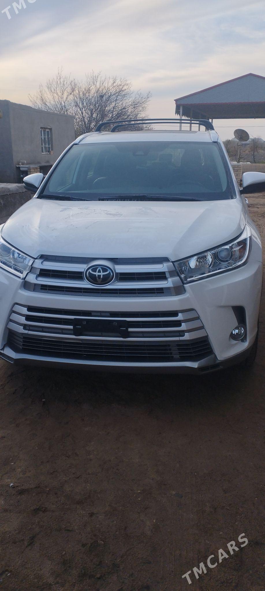 Toyota Highlander 2018 - 500 000 TMT - Байрамали - img 1