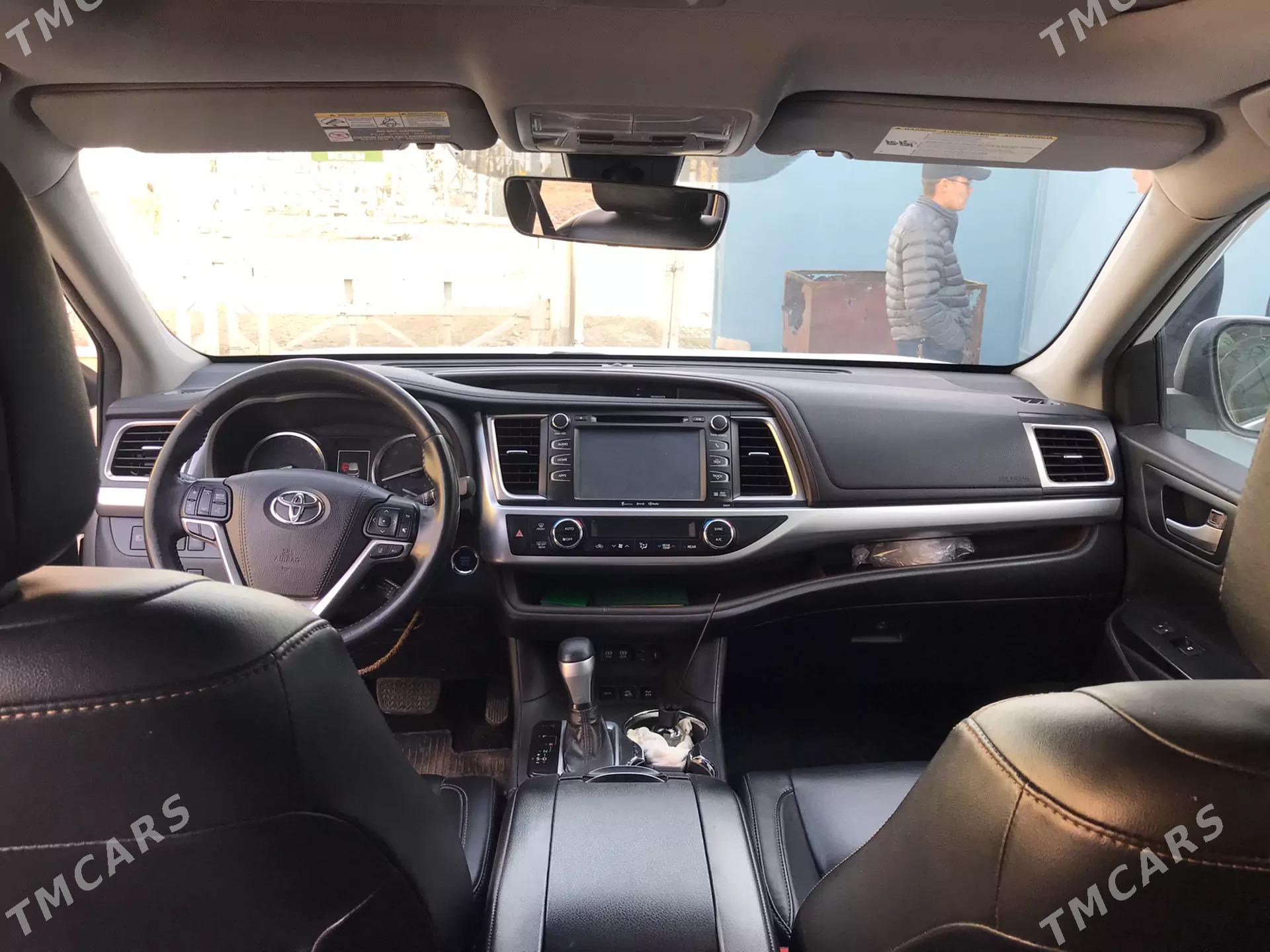 Toyota Highlander 2018 - 500 000 TMT - Байрамали - img 4