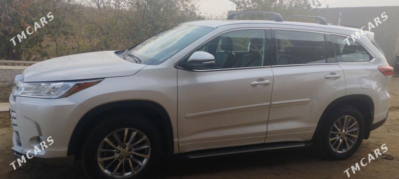 Toyota Highlander 2018 - 500 000 TMT - Байрамали - img 2