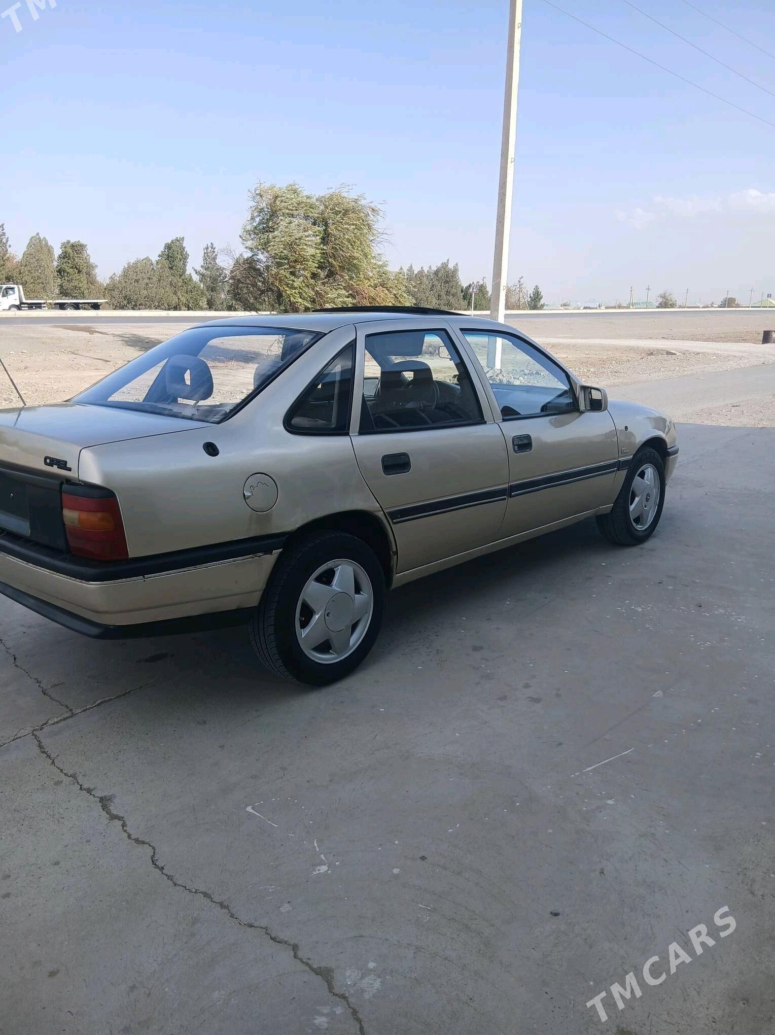 Opel Vectra 1990 - 30 000 TMT - Bäherden - img 4