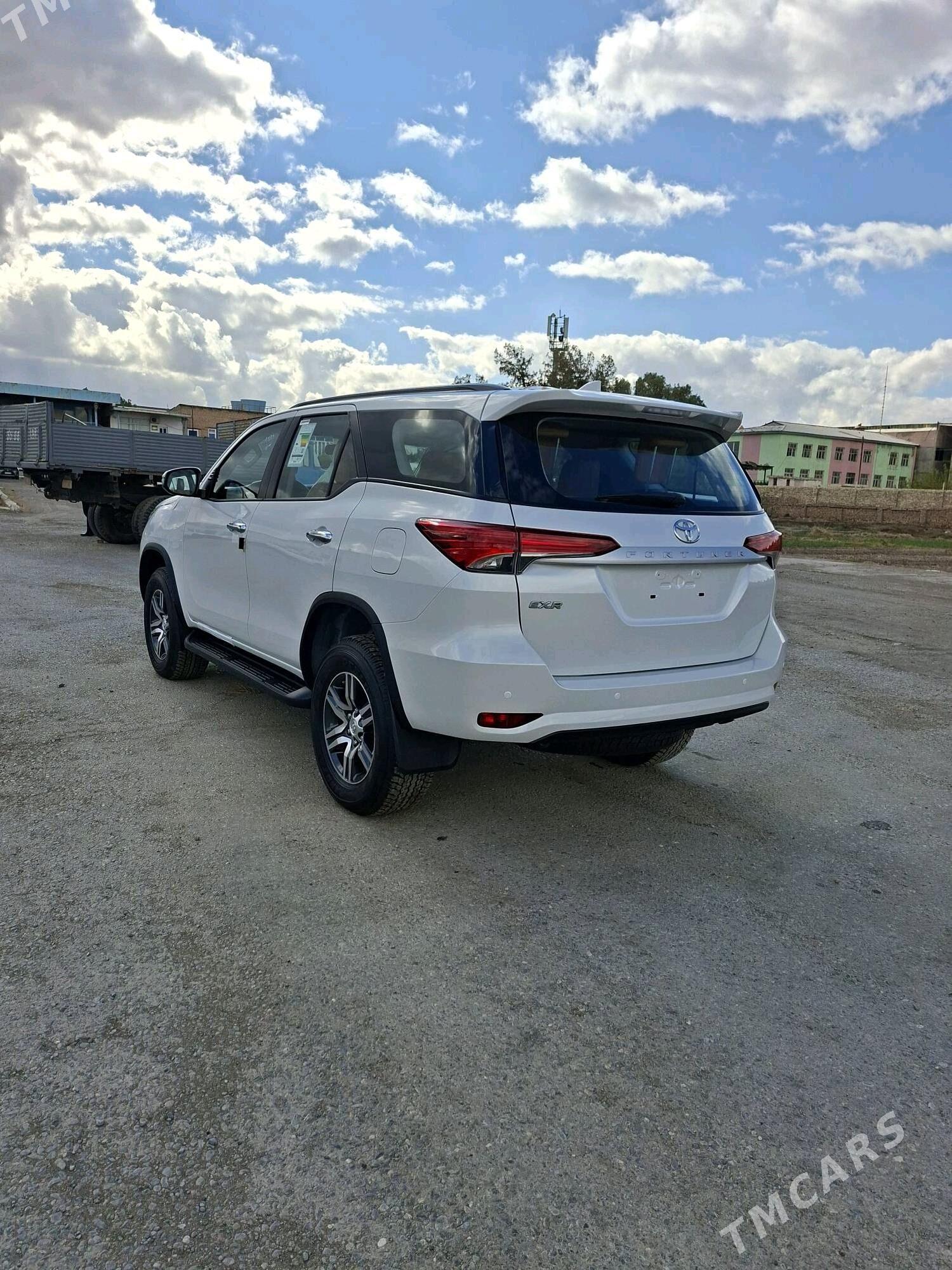 Toyota Fortuner 2025 - 660 000 TMT - Türkmenabat - img 4