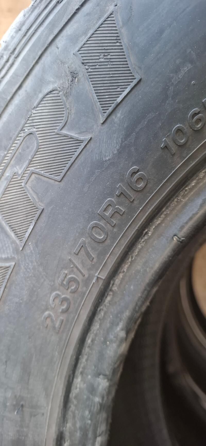 235-70-16 vitour 100 TMT - Bedew - img 3