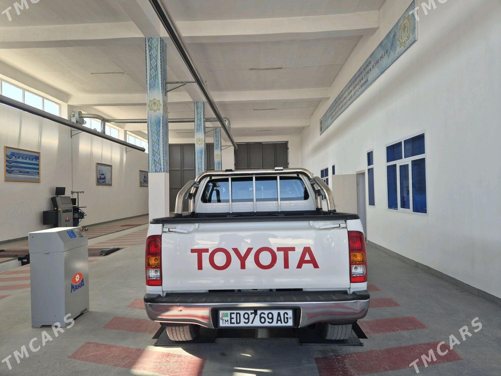 Toyota Hilux 2009 - 350 000 TMT - Aşgabat - img 2