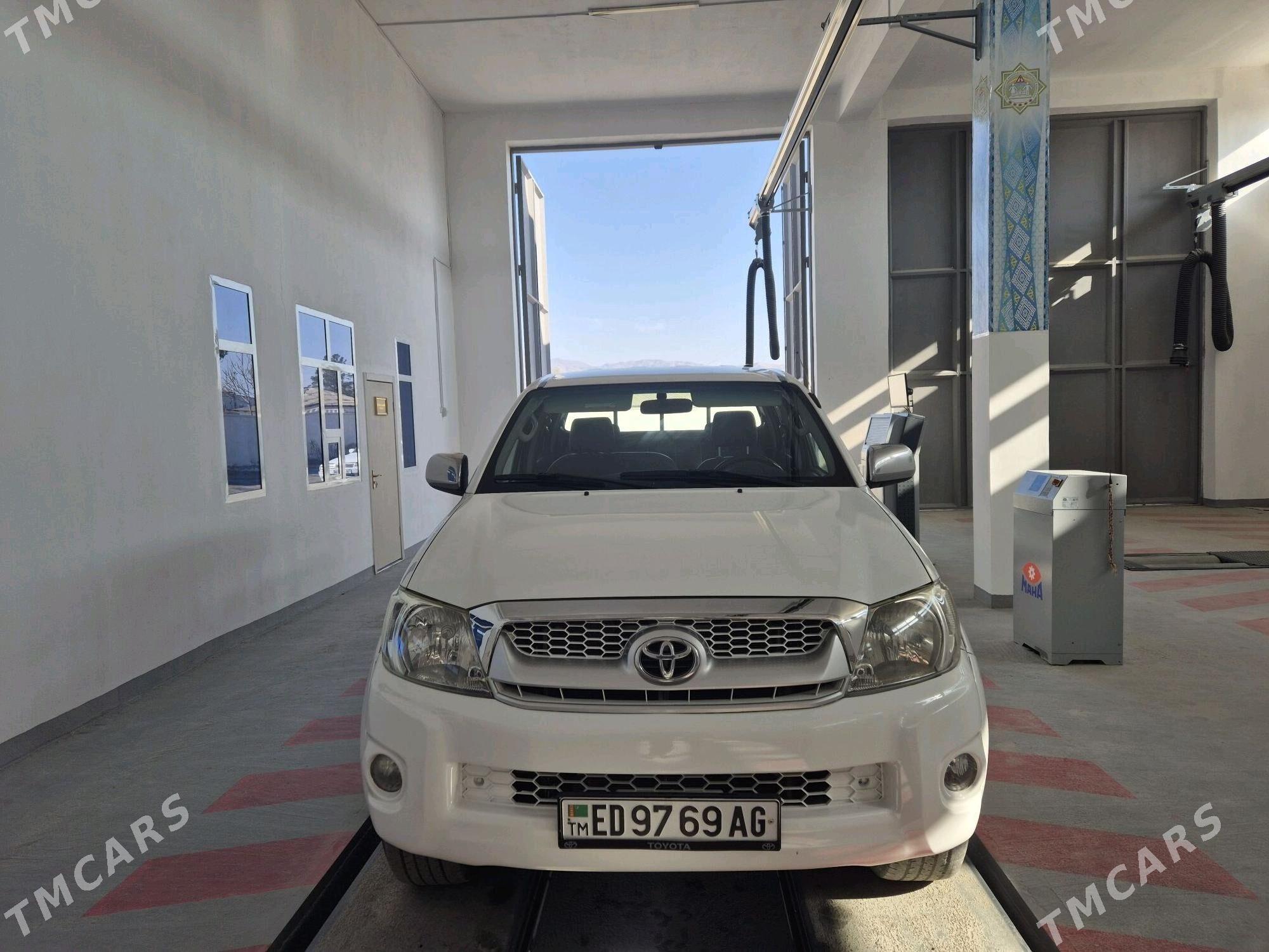 Toyota Hilux 2009 - 350 000 TMT - Aşgabat - img 4