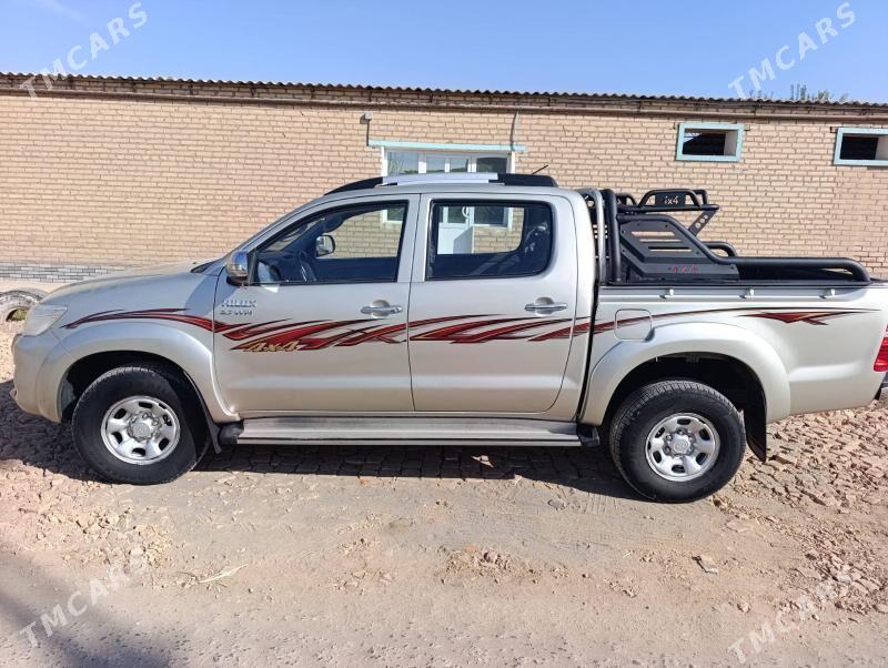 Toyota Hilux 2014 - 420 000 TMT - Halaç - img 5