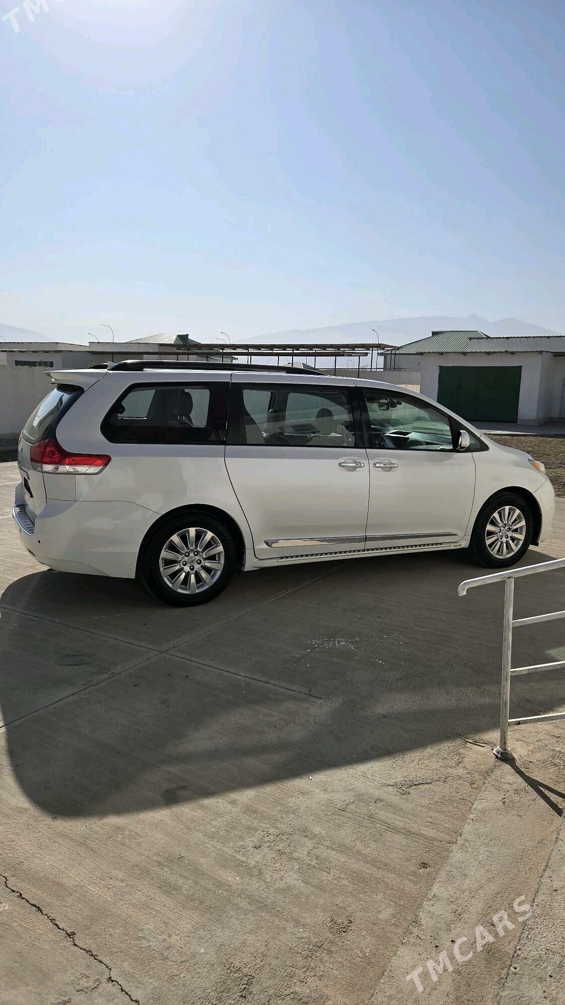 Toyota Sienna 2011 - 320 000 TMT - Gökdepe - img 3