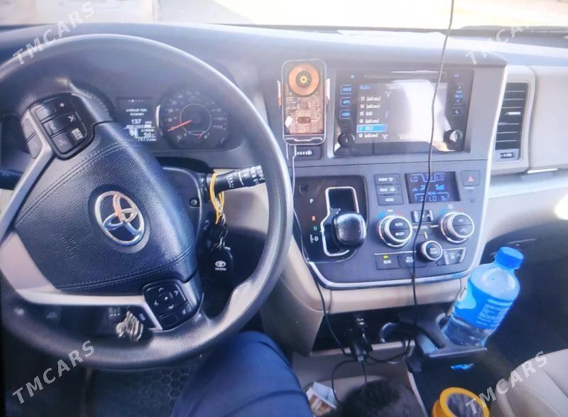 Toyota Sienna 2016 - 365 000 TMT - Мары - img 6