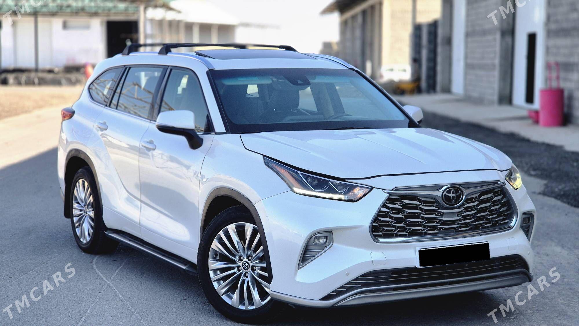 Toyota Highlander 2022 - 540 000 TMT - Бузмеин - img 5