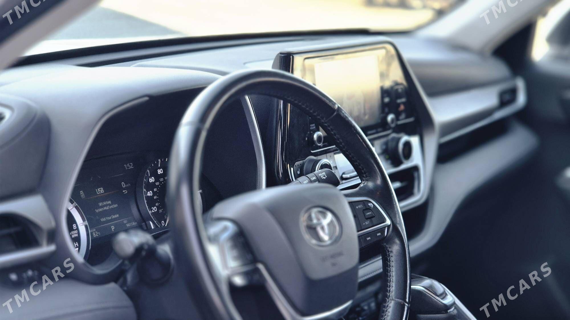 Toyota Highlander 2022 - 540 000 TMT - Бузмеин - img 6