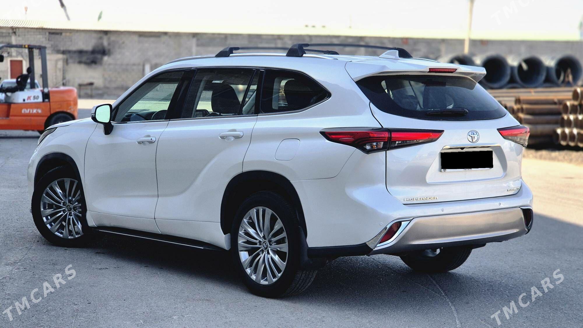 Toyota Highlander 2022 - 540 000 TMT - Бузмеин - img 2