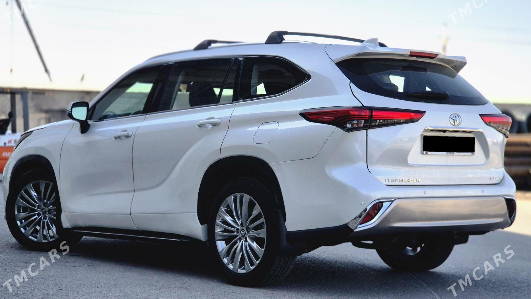 Toyota Highlander 2022 - 540 000 TMT - Бузмеин - img 4