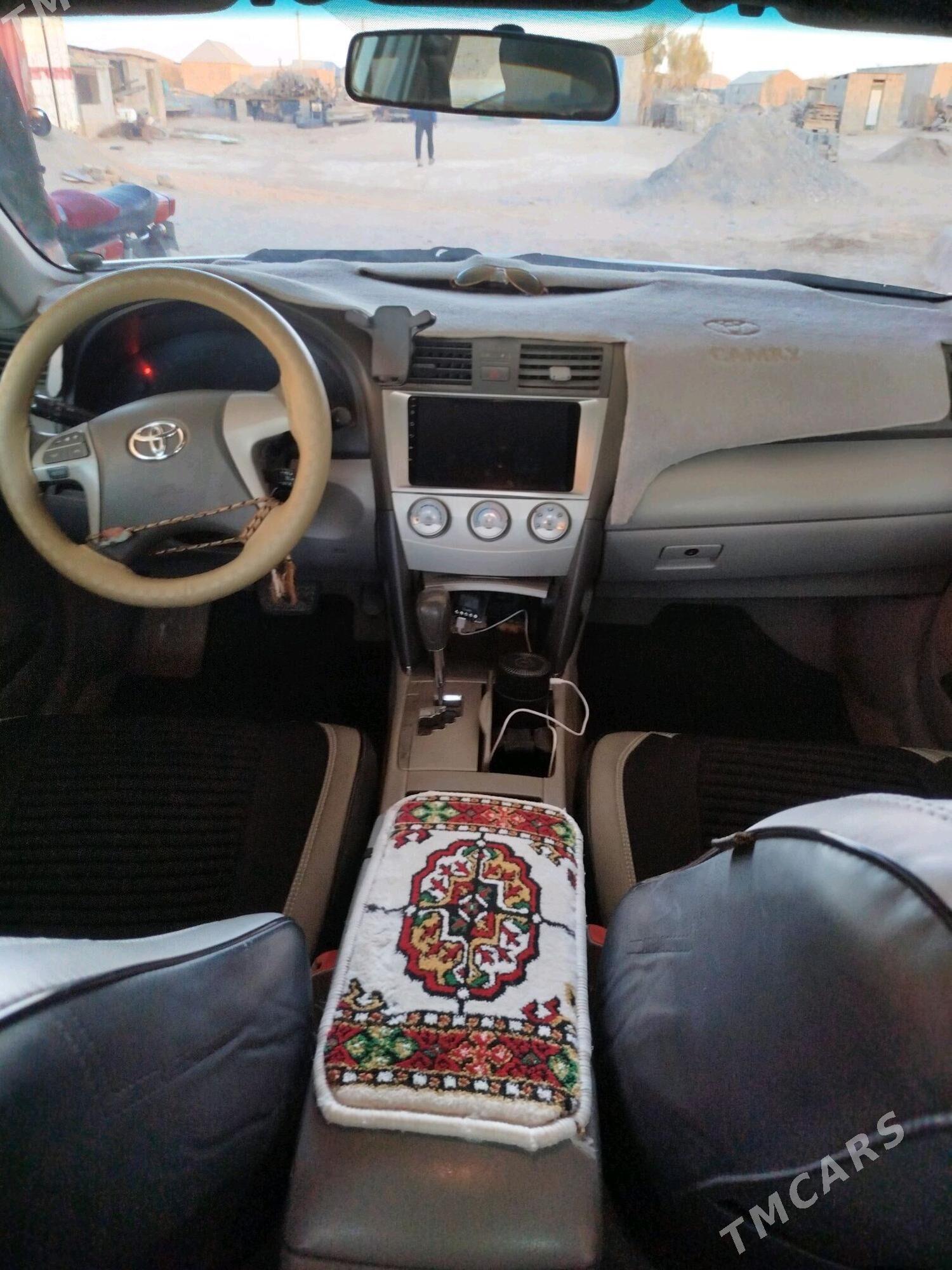 Toyota Camry 2011 - 198 000 TMT - Ак-Бугдайский этрап - img 2