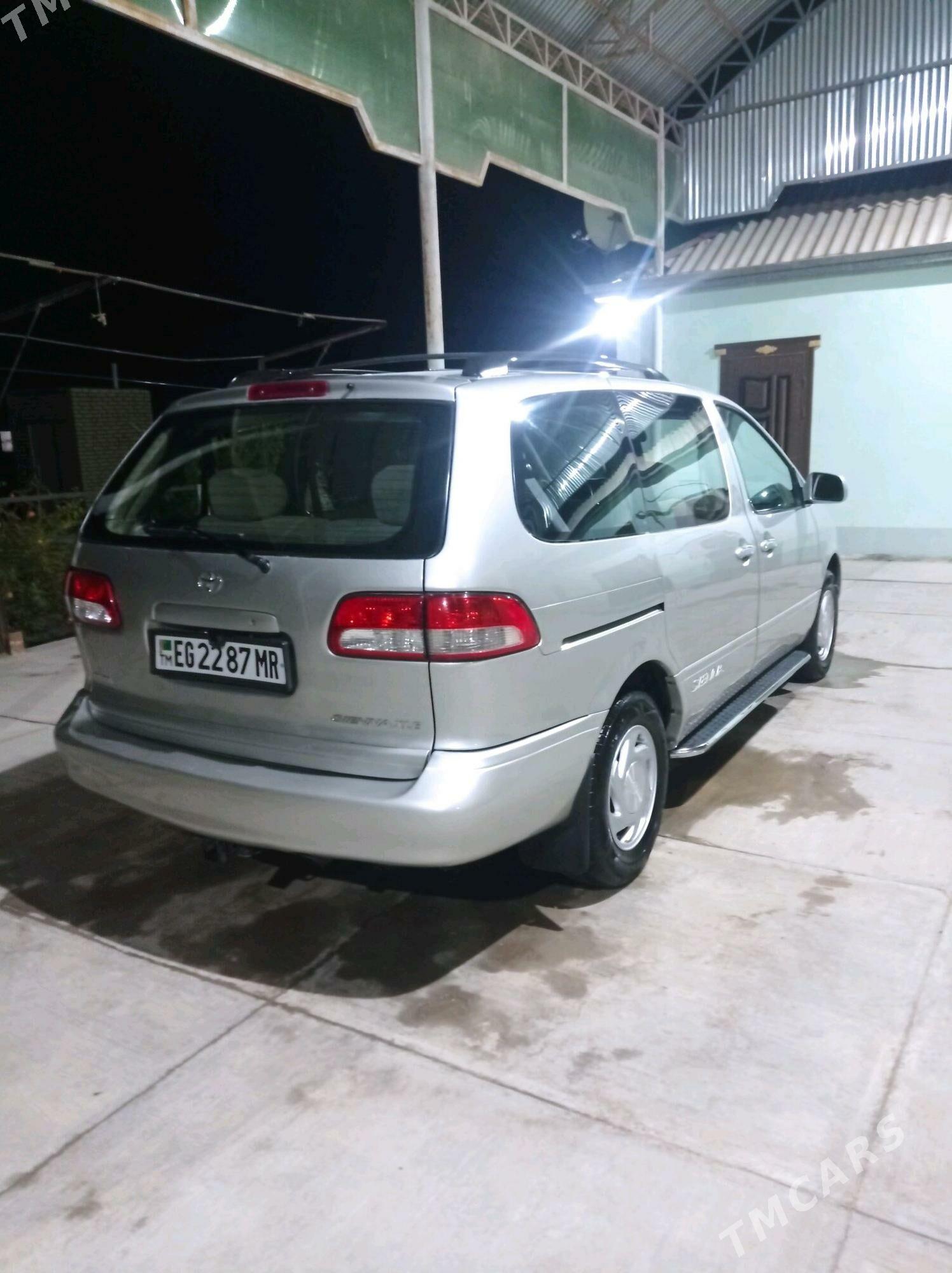 Toyota Sienna 2001 - 175 000 TMT - Мары - img 2