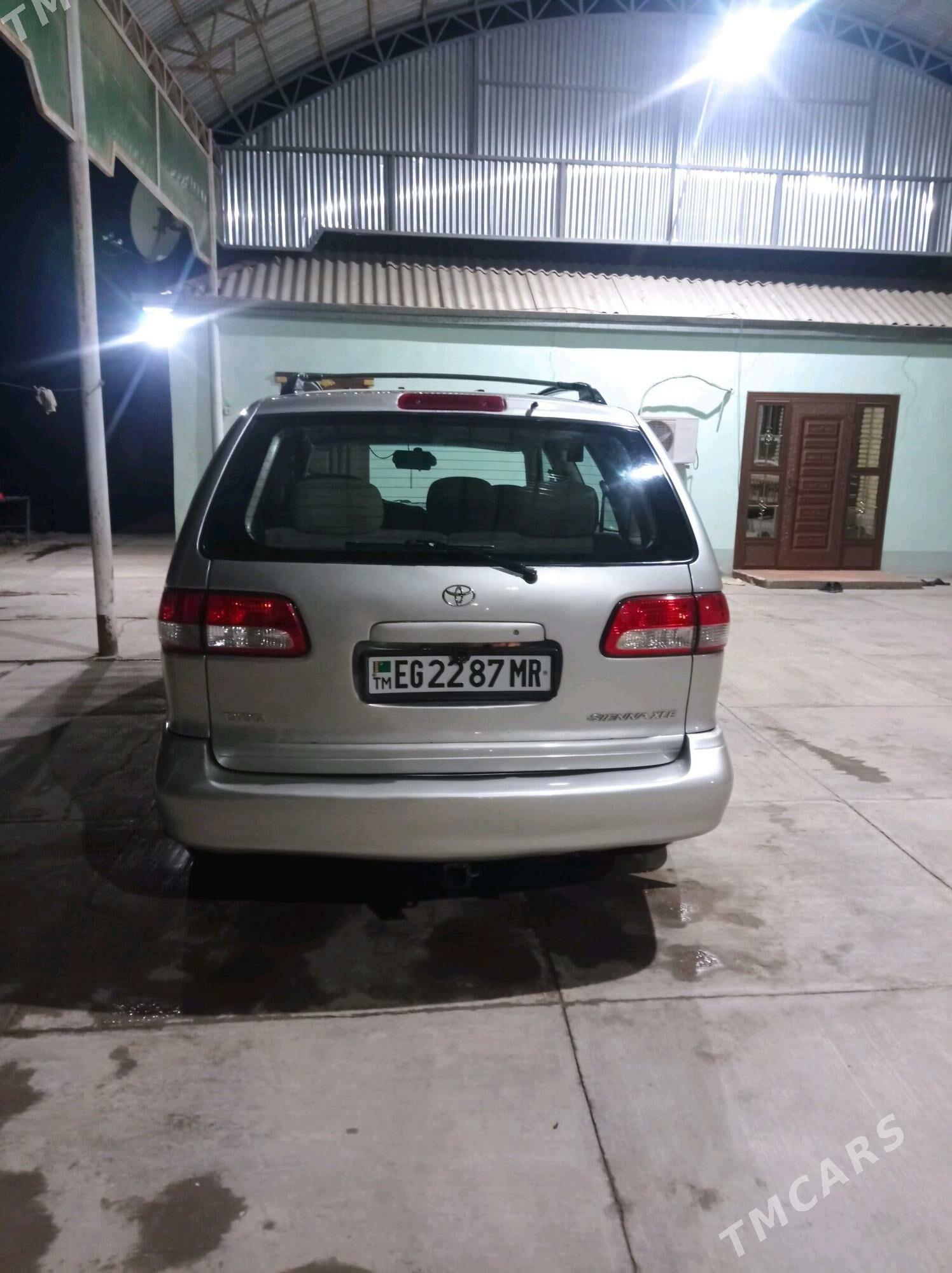 Toyota Sienna 2001 - 175 000 TMT - Мары - img 4