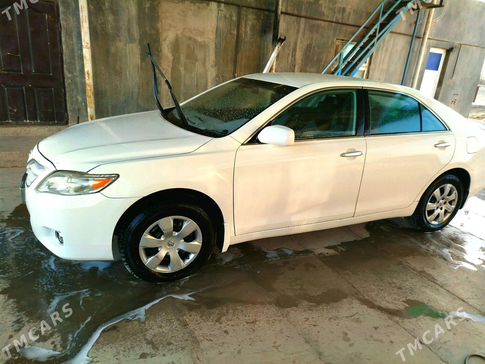 Toyota Camry 2011 - 198 000 TMT - Ак-Бугдайский этрап - img 4