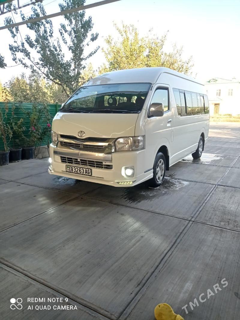 Toyota Hiace 2005 - 325 000 TMT - Бузмеин - img 2