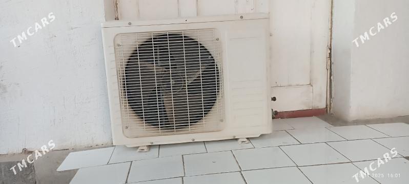 Witec kanditsaner - Gurbansoltan Eje - img 2