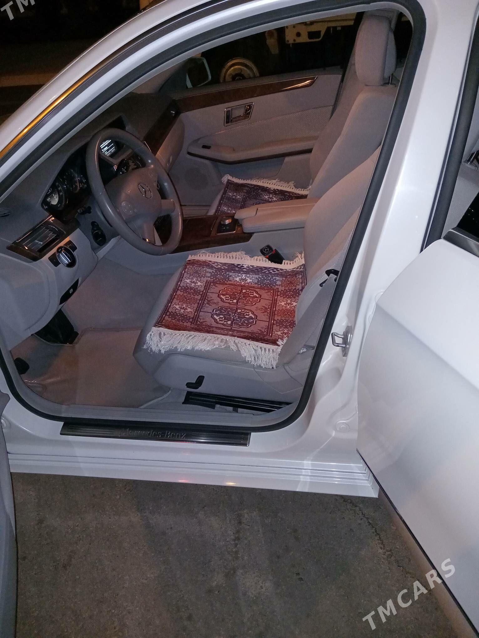 Mercedes-Benz E350 2011 - 305 000 TMT - Кëши - img 2